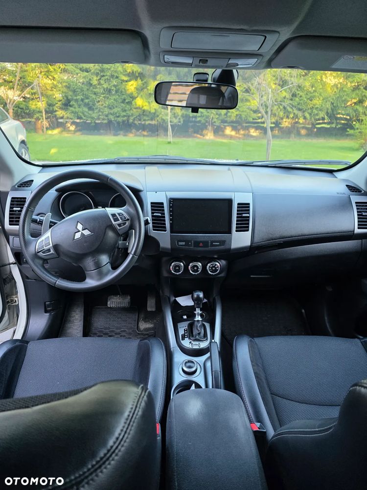 Mitsubishi Outlander 2.2 DI-D 4WD TC-SST Instyle - 12