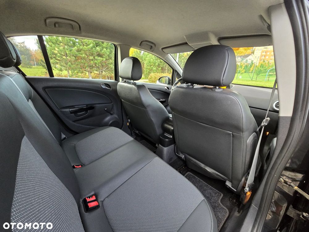 Opel Corsa 1.4 16V Cosmo - 8
