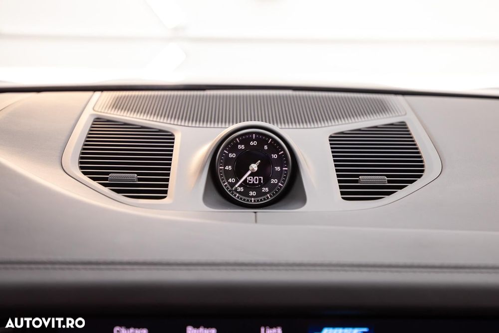 Porsche Cayenne - 32