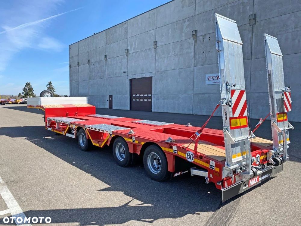 MAX Trailer nowe 3 osiowe semi z zagłębieniami, rozciąg, najazdy hydrauliczne - 6