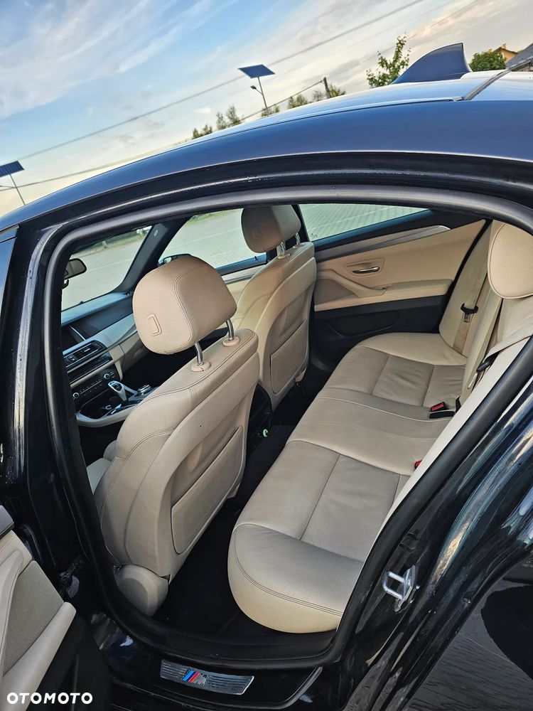 BMW Seria 5 525d xDrive - 29