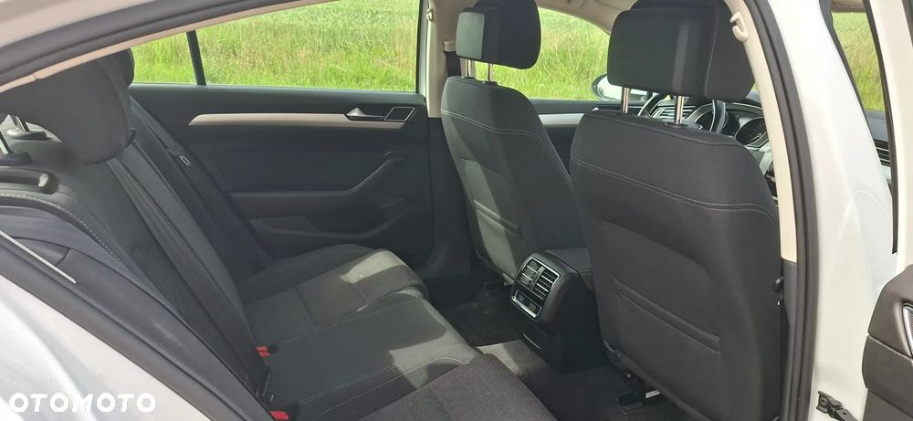 Volkswagen Passat 2.0 TDI SCR Comfortline - 9