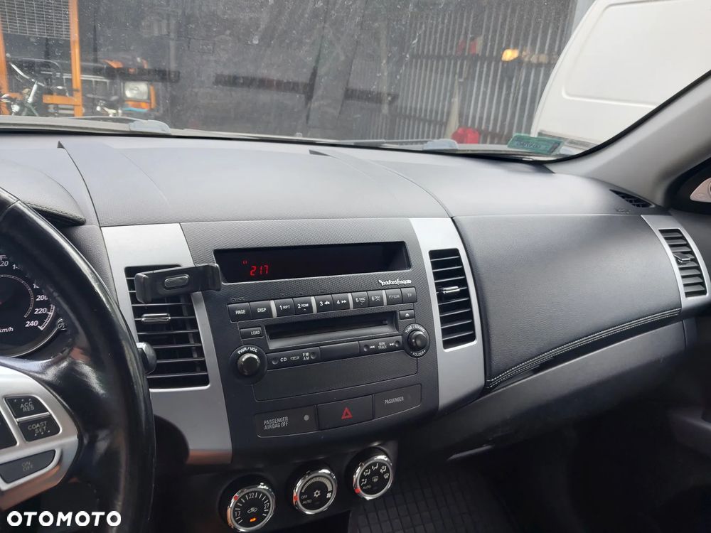 Mitsubishi Outlander 2.0 DID Intense + - 3