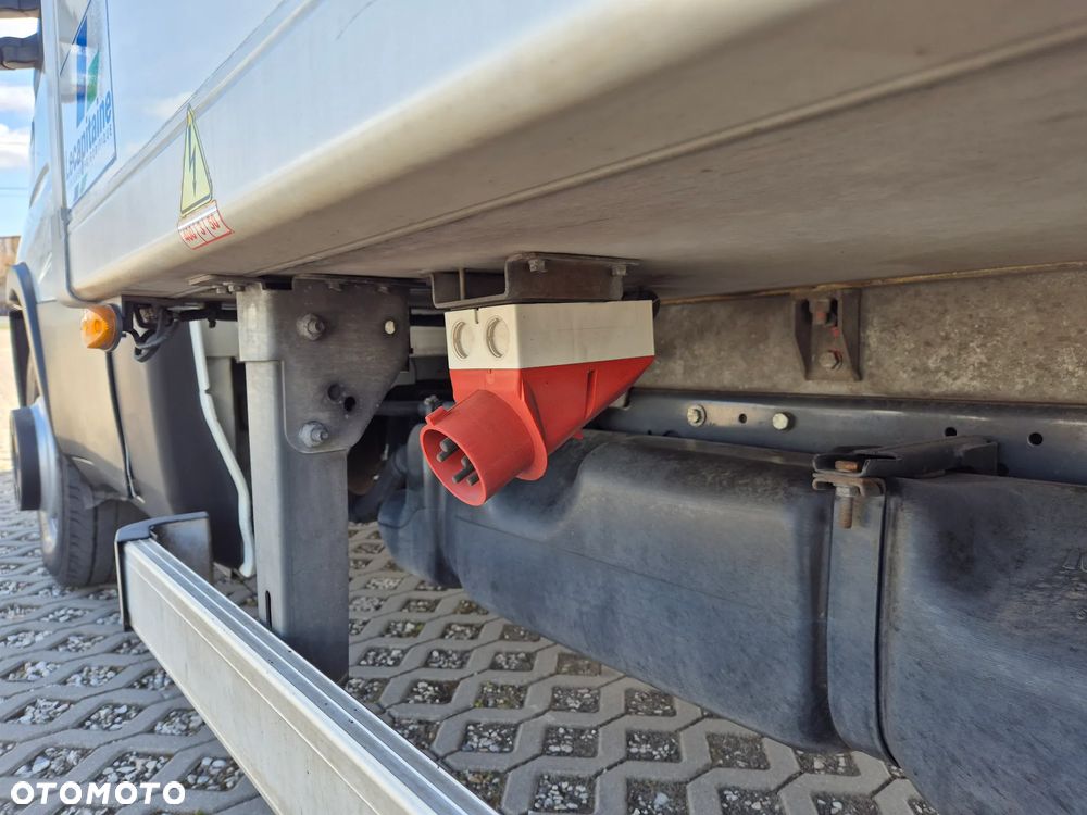 Iveco Daily 72C18 / 35C18 chłodnia XARIOS 600, hakówka, 3.0HPT, klimatyzacja - 8