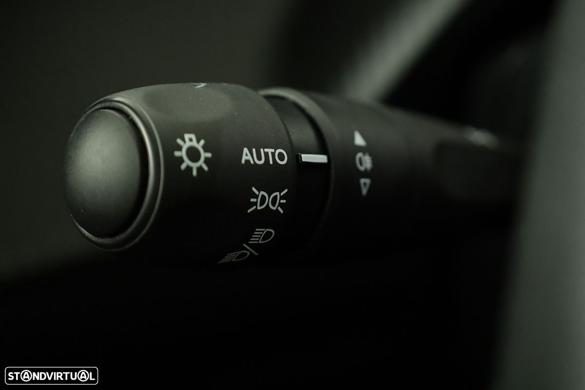 Peugeot 2008 1.2 PureTech Allure - 17