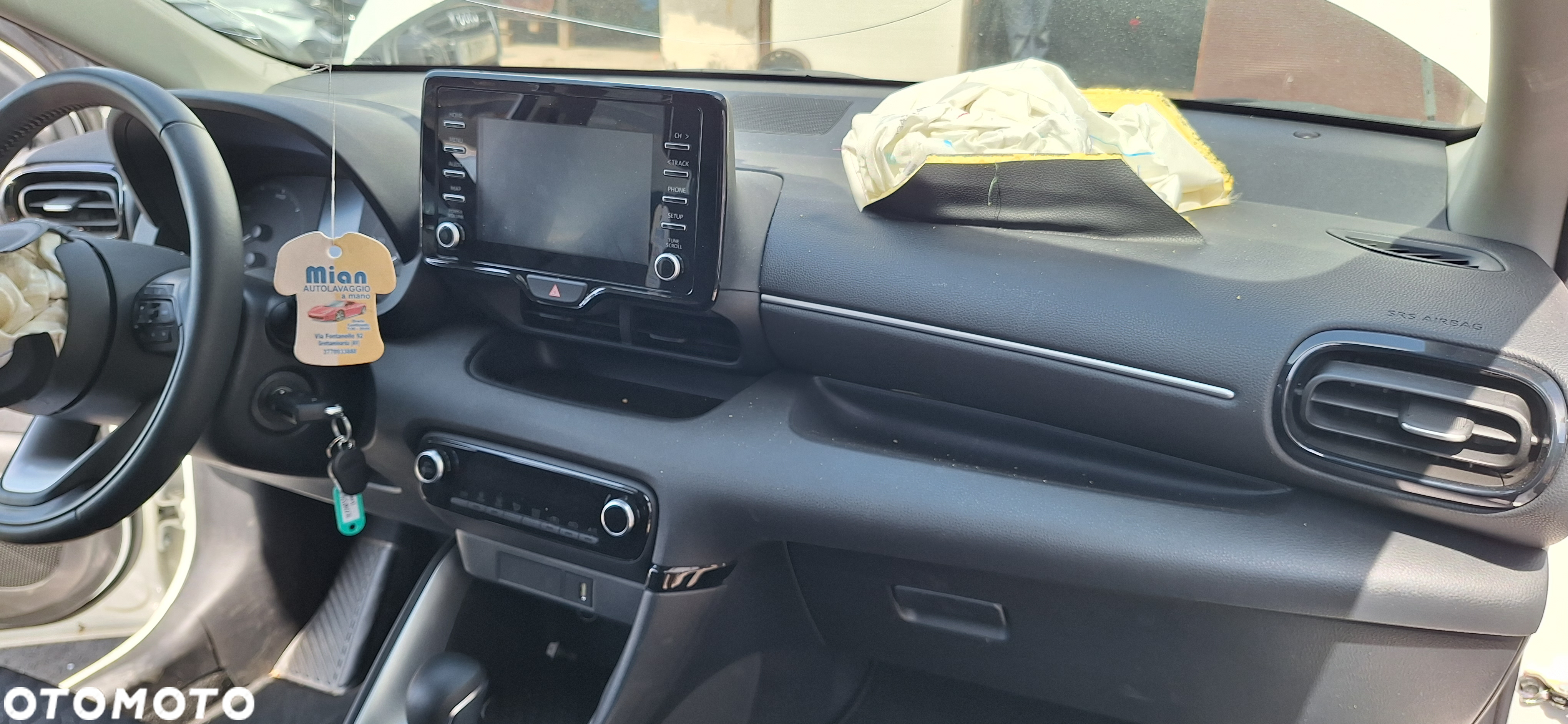 Toyota Yaris ver-hybrid-1-5-comfort - 8