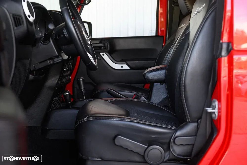 Jeep Wrangler 2.8 CRD Auto Sport - 29