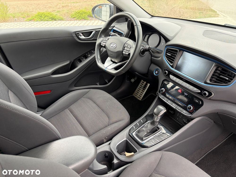 Hyundai IONIQ Hybrid Business - 18