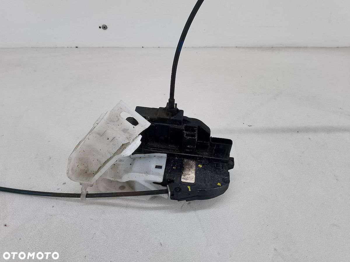 ZAMEK DRZWI PRAWY TYŁ KIA CEE'D I 1.6 DOHC BENZYNA KOMBI - 2