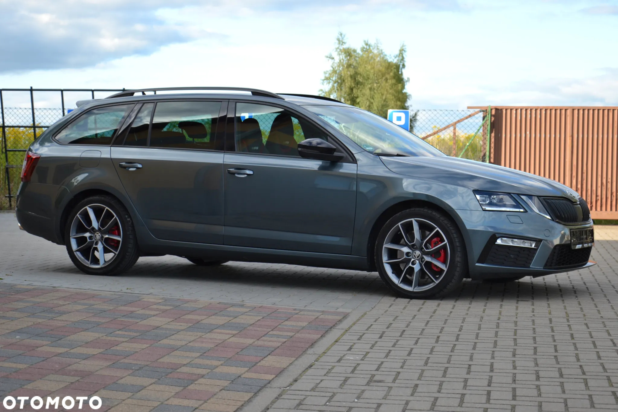 Skoda Octavia Combi 2.0 TSI DSG RS - 9