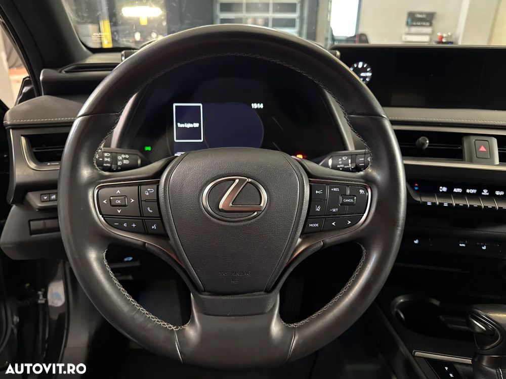 Lexus UX - 15