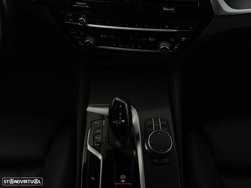 BMW 520 d Pack Desportivo M Auto - 16