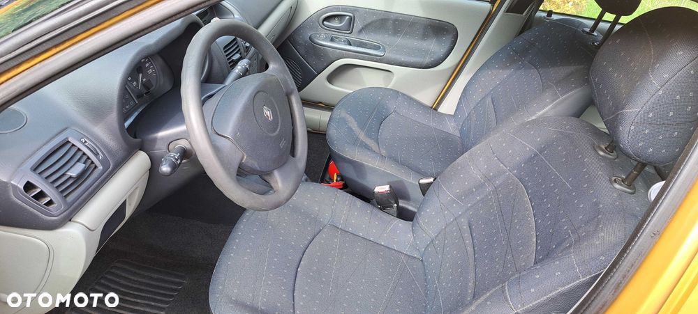 Renault Clio - 8