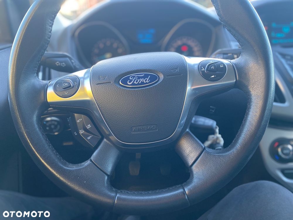 Ford Focus 1.0 EcoBoost Trend - 29