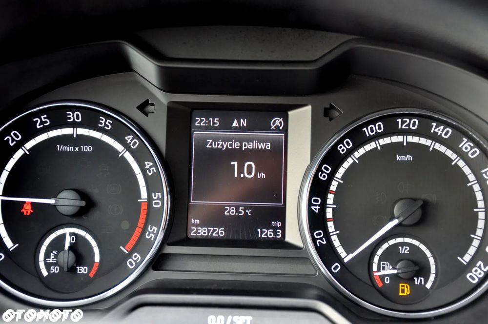 Skoda Octavia Combi 2.0 TDI DSG RS - 39