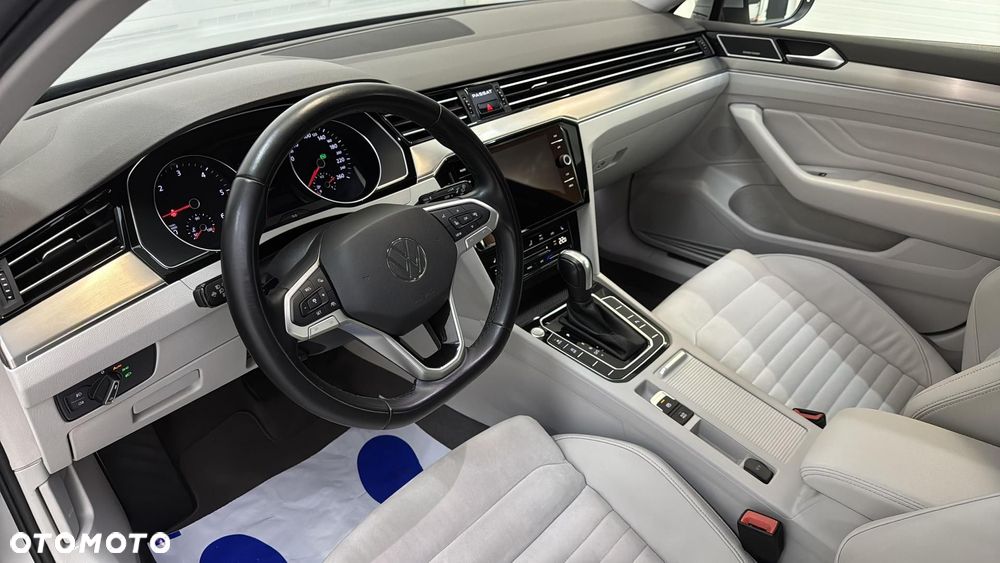 Volkswagen Passat Variant 2.0 TDI EVO Elegance DSG - 11