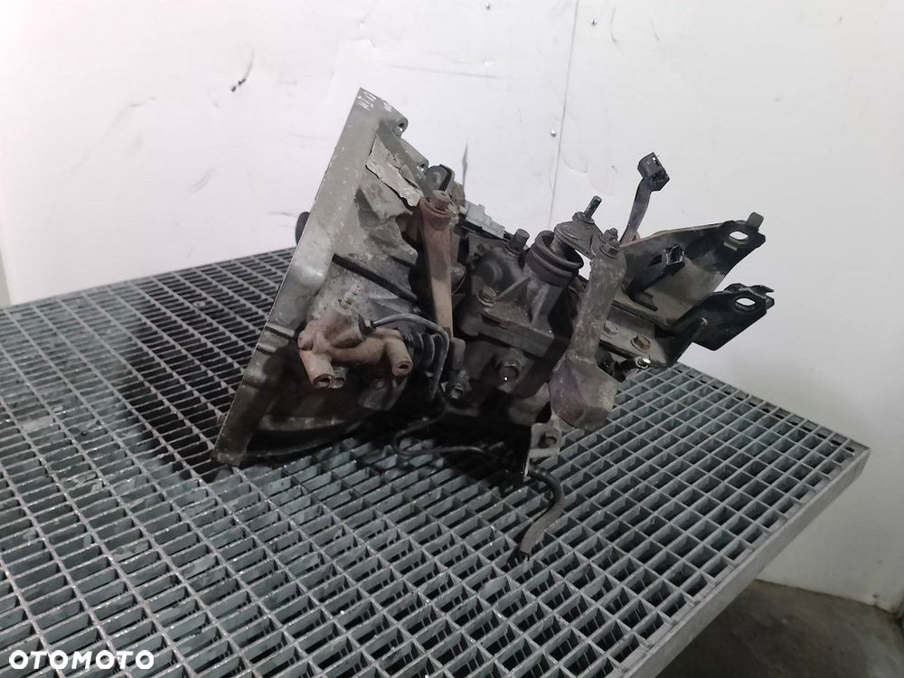 SKRZYNIA BIEGÓW MANUALNA TOYOTA YARIS II ( 06-11 ) 1.3 VVTI - 2