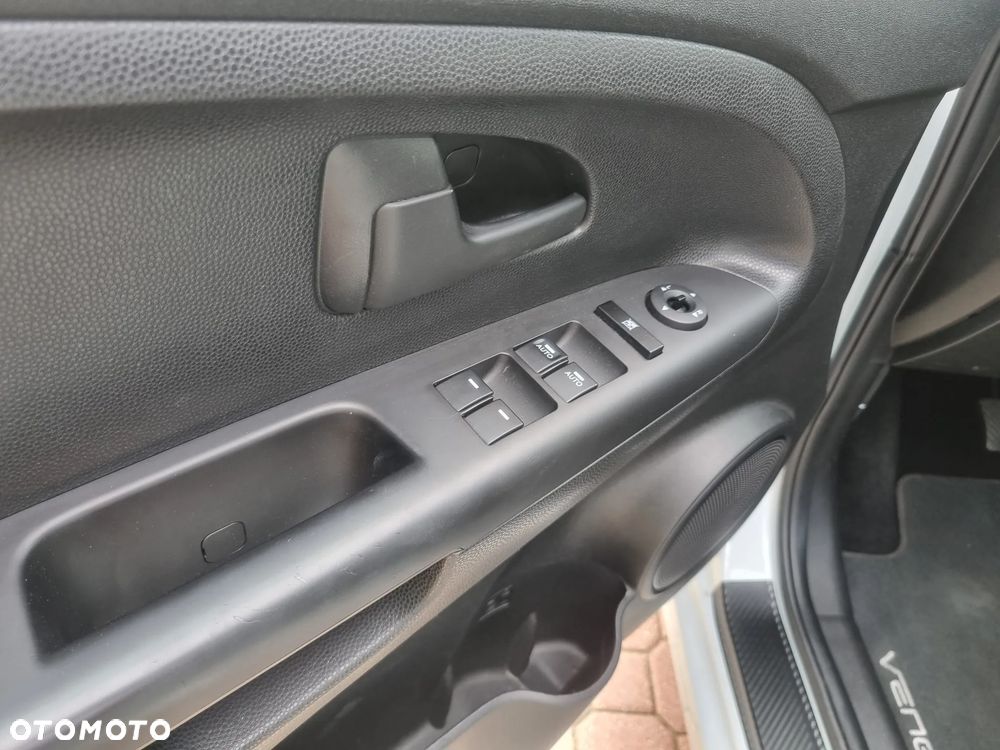 Kia Venga 1.6 CVVT Dream Team Edition - 12