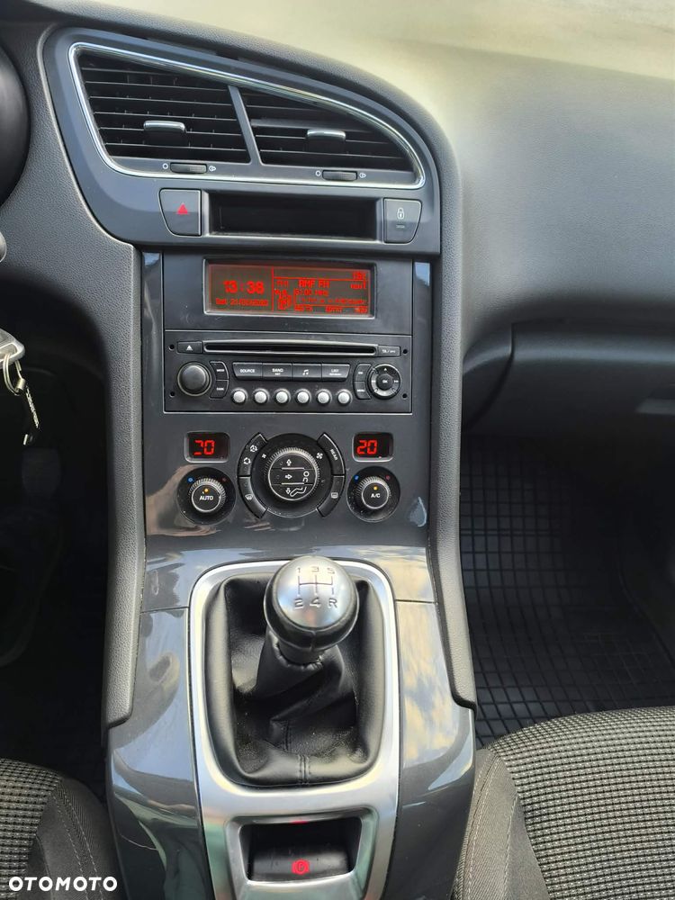 Peugeot 5008 1.6 Trendy - 25