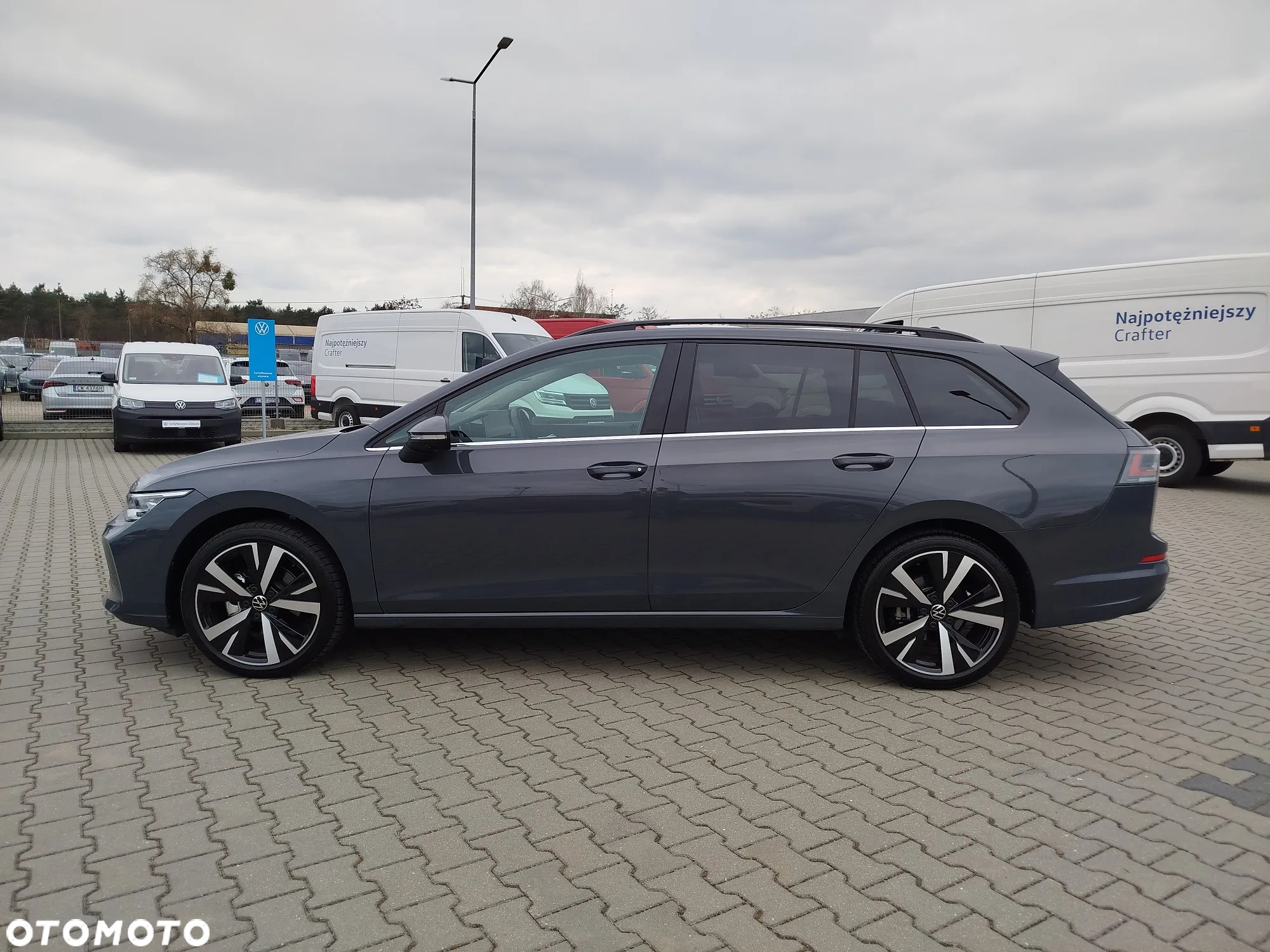 Volkswagen Golf VIII 1.5 eTSI EVO Style DSG - 4