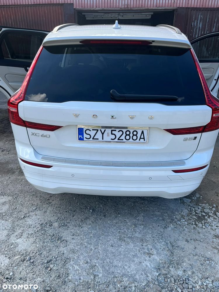 Volvo XC 60 B5 B AWD Momentum - 3