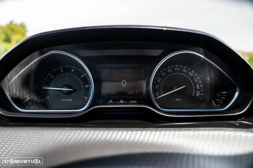 Peugeot 2008 1.2 VTi Allure - 21