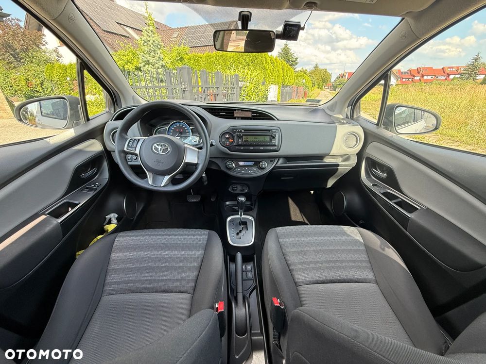 Toyota Yaris Hybrid 100 Premium - 6