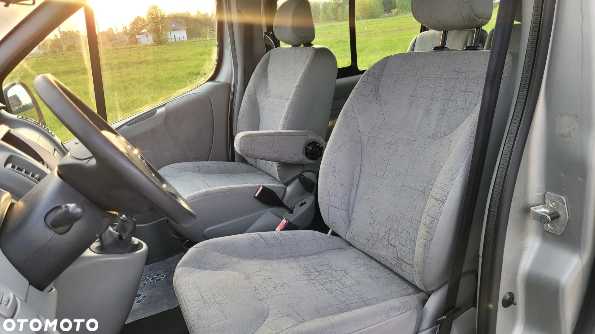 Renault Trafic 2.0 dCi 115 FAP Grand Passenger Black Edition - 13