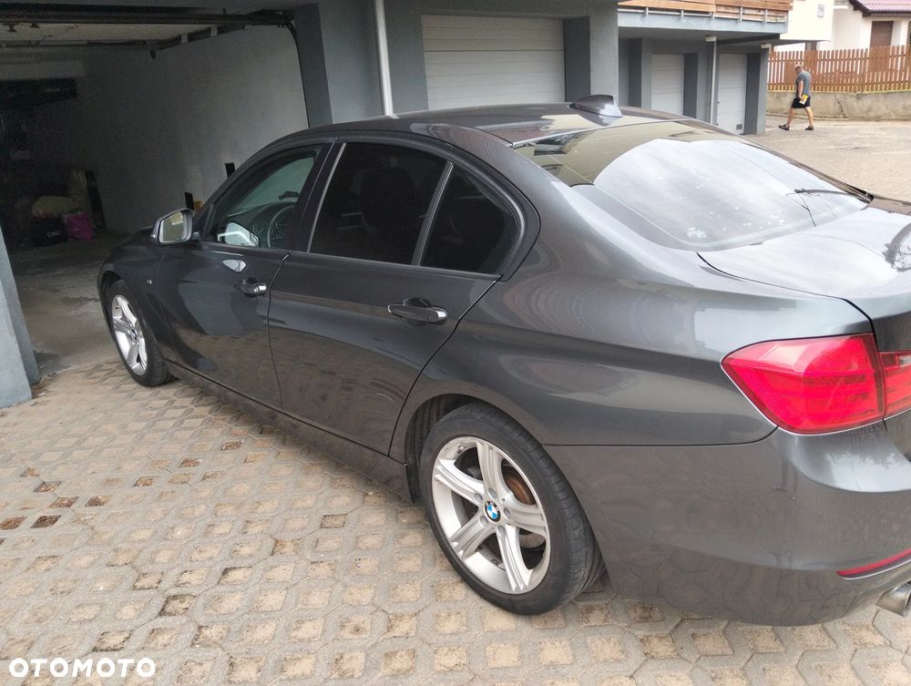 BMW Seria 3 320i Luxury Line - 9