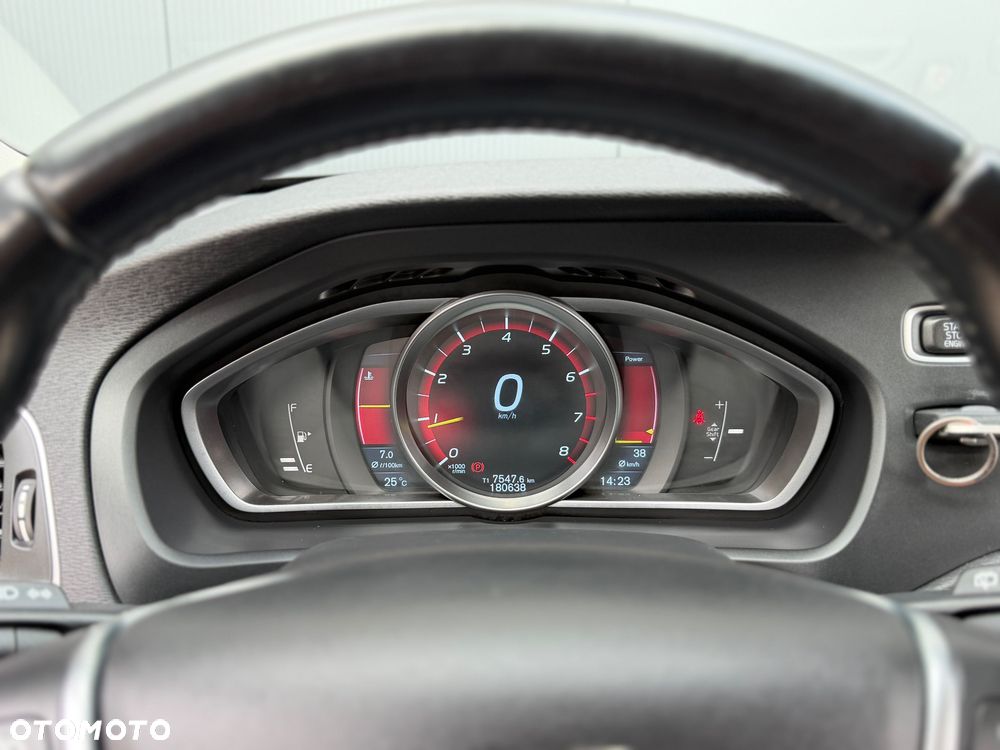 Volvo V40 T3 Momentum - 33
