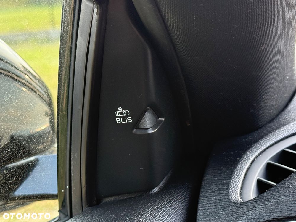 Volvo V40 Cross Country D2 Momentum - 31