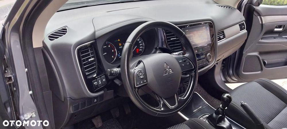 Mitsubishi Outlander 2.2 DI-D 2WD Plus - 6
