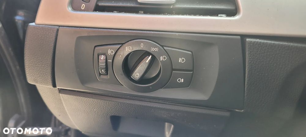 Na części BMW E90 2,0 D - 2