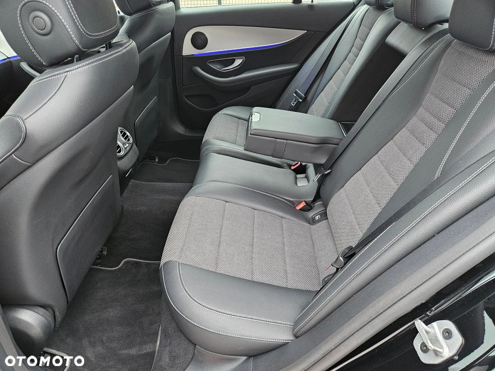 Mercedes-Benz Klasa E 220 d 4-Matic 9G-TRONIC - 20