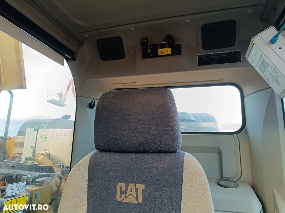 Caterpillar 320FL - 17