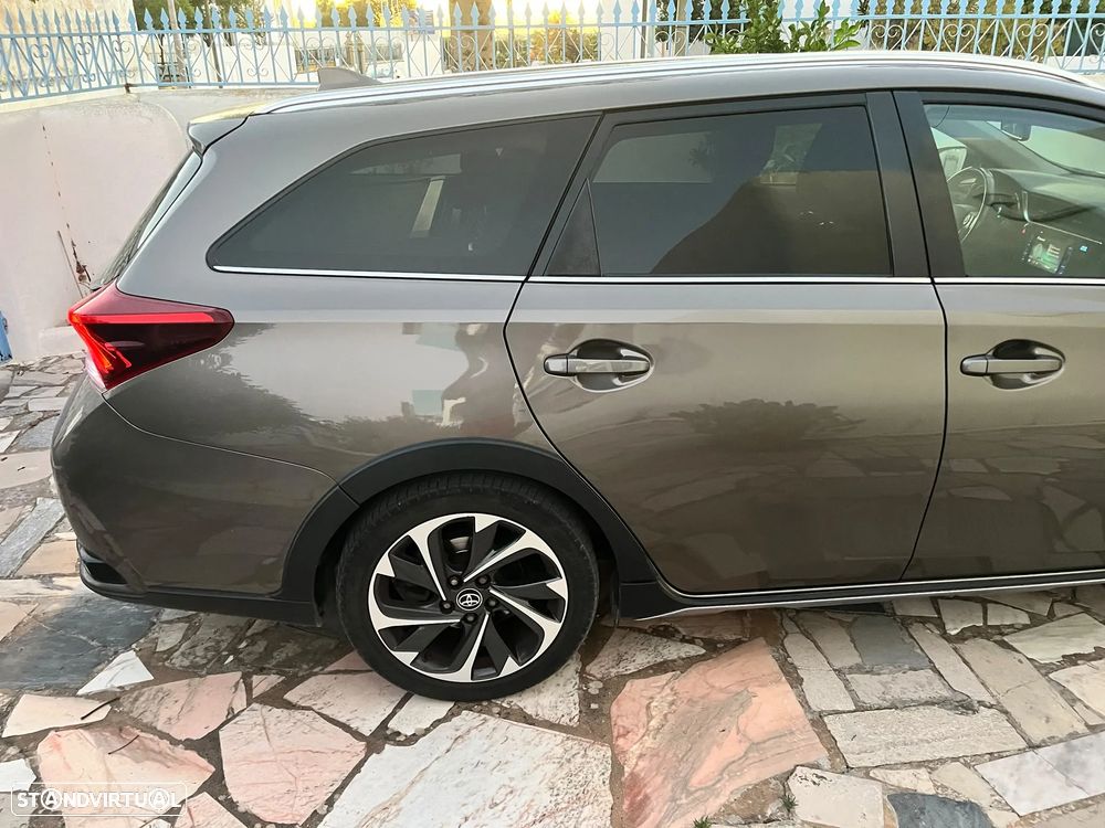 Toyota Auris Touring Sports 1.8 HSD Freestyle - 14