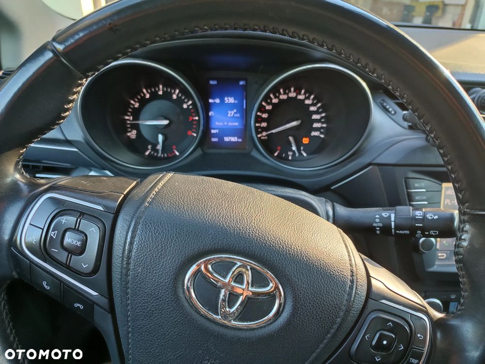 Toyota Avensis 1.8 Prestige - 11