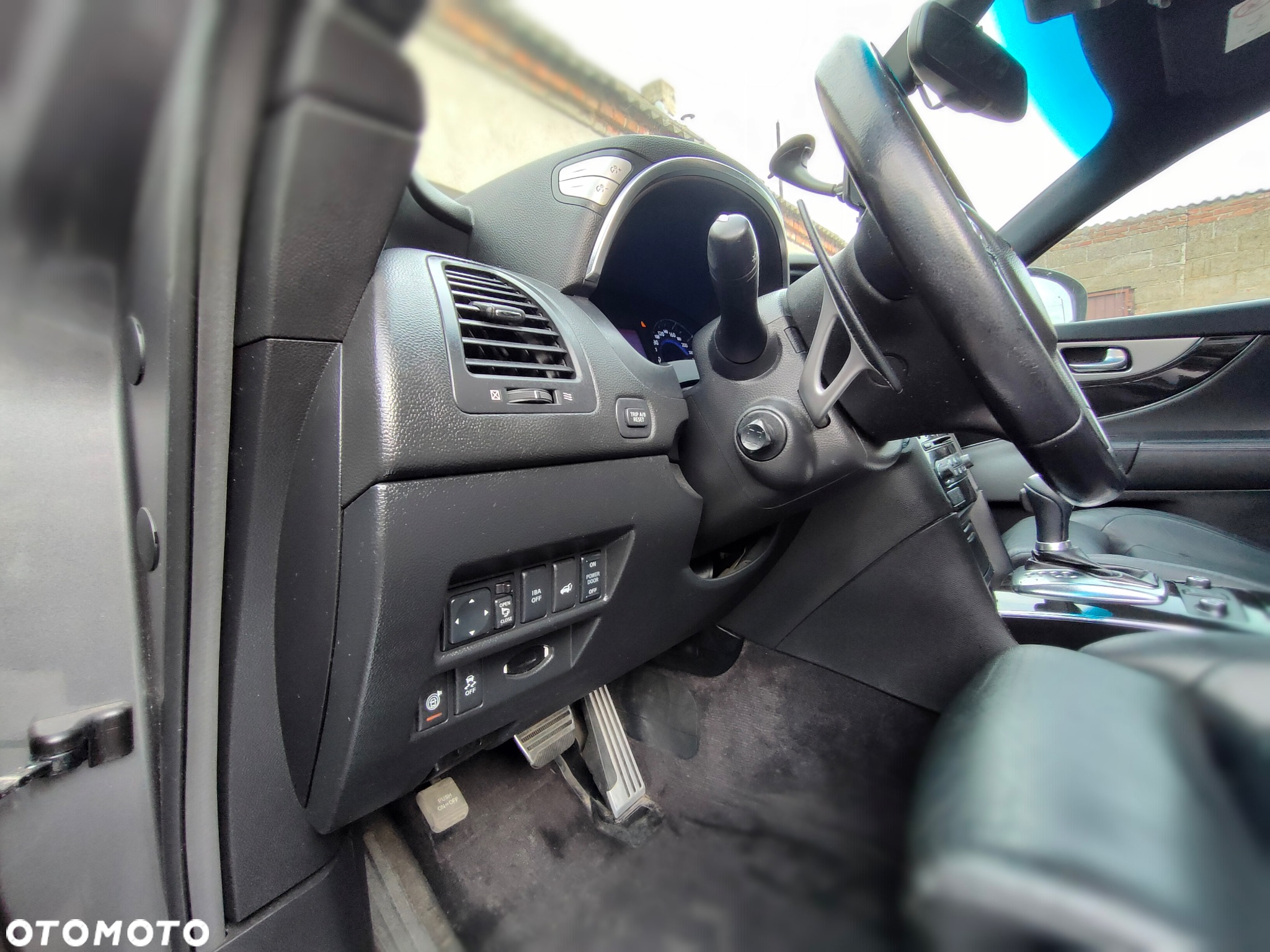Infiniti QX70 3.0d S - 35