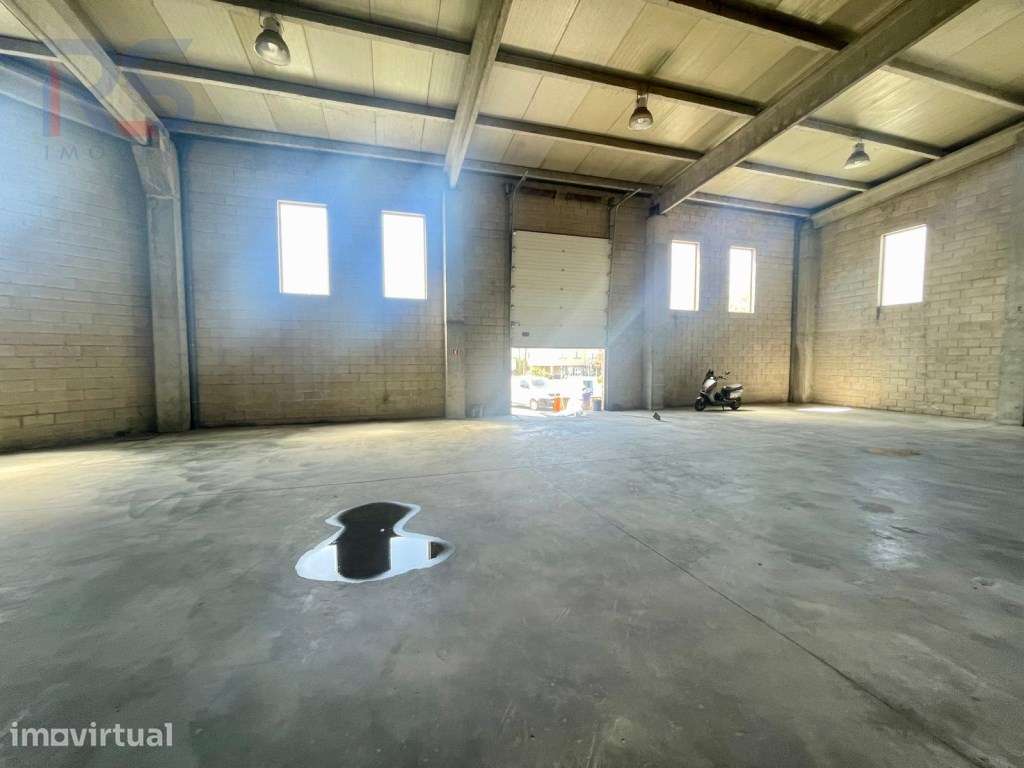 cais de carga e descarga 750 m² + Logradouro Coberto - Grande imagem: 5/12