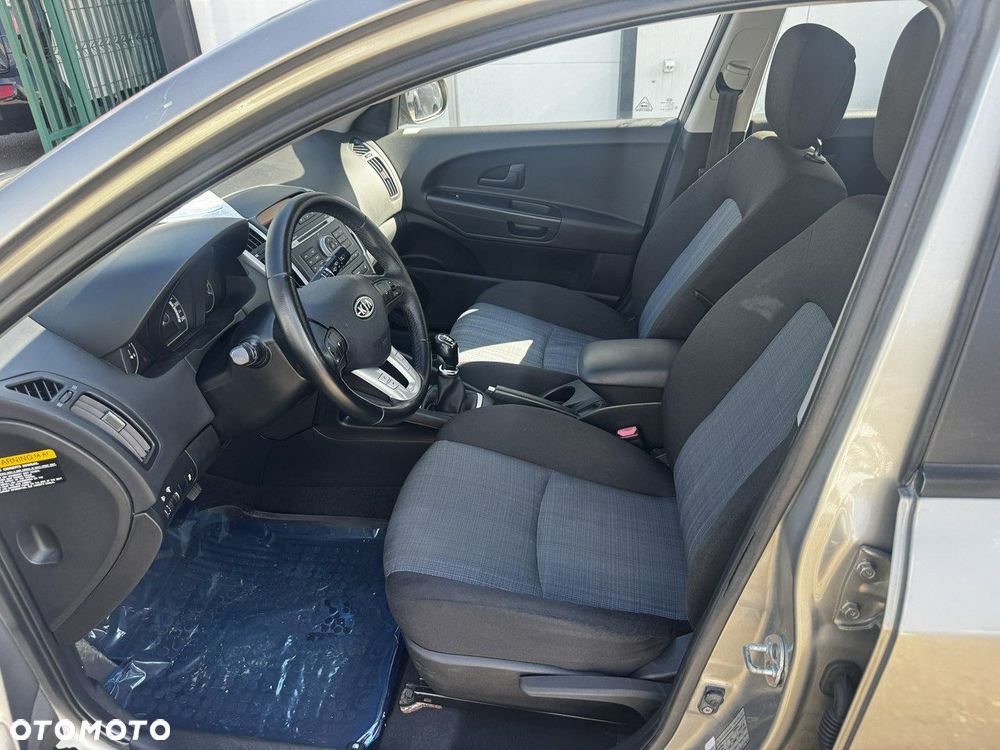 Kia Ceed - 12