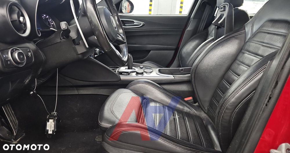 Alfa Romeo Giulia 2.0 Turbo 16V AT8 Veloce Ti - 10