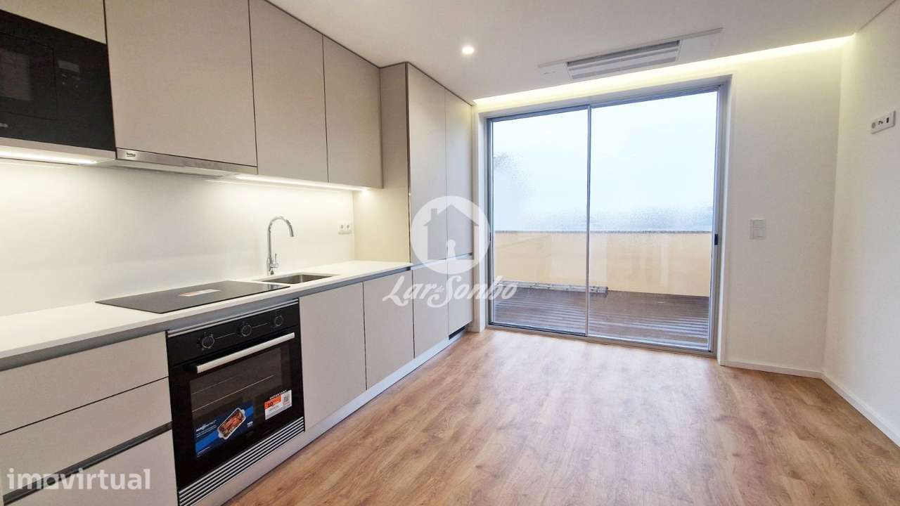 Apartamento T2 com Terraço e Jardim na zona da Boavista do Porto - Grande imagem: 3/27