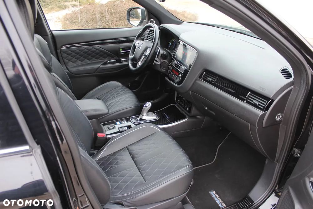 Mitsubishi Outlander 2.4 4WD Diamant+ - 14