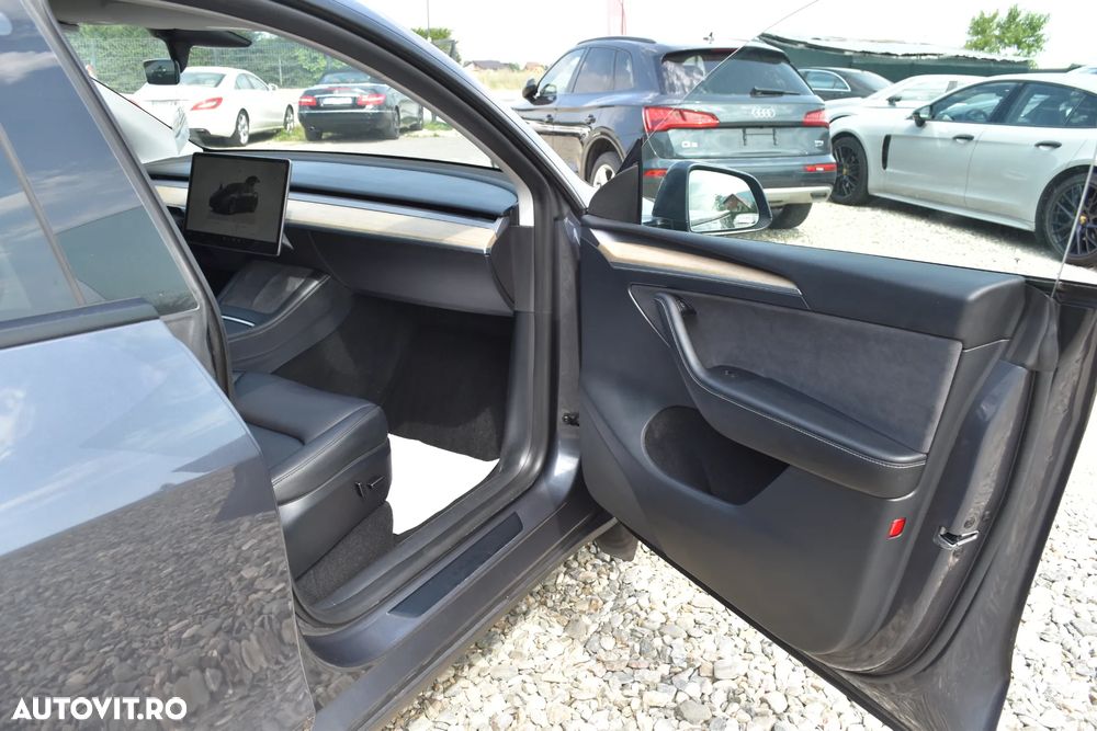 Tesla Model Y - 7