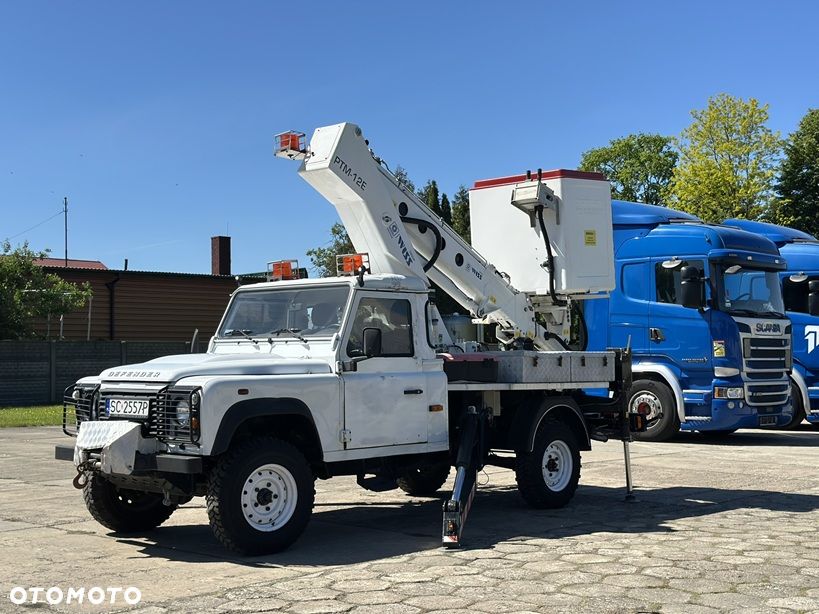 Land Rover Defender - 2
