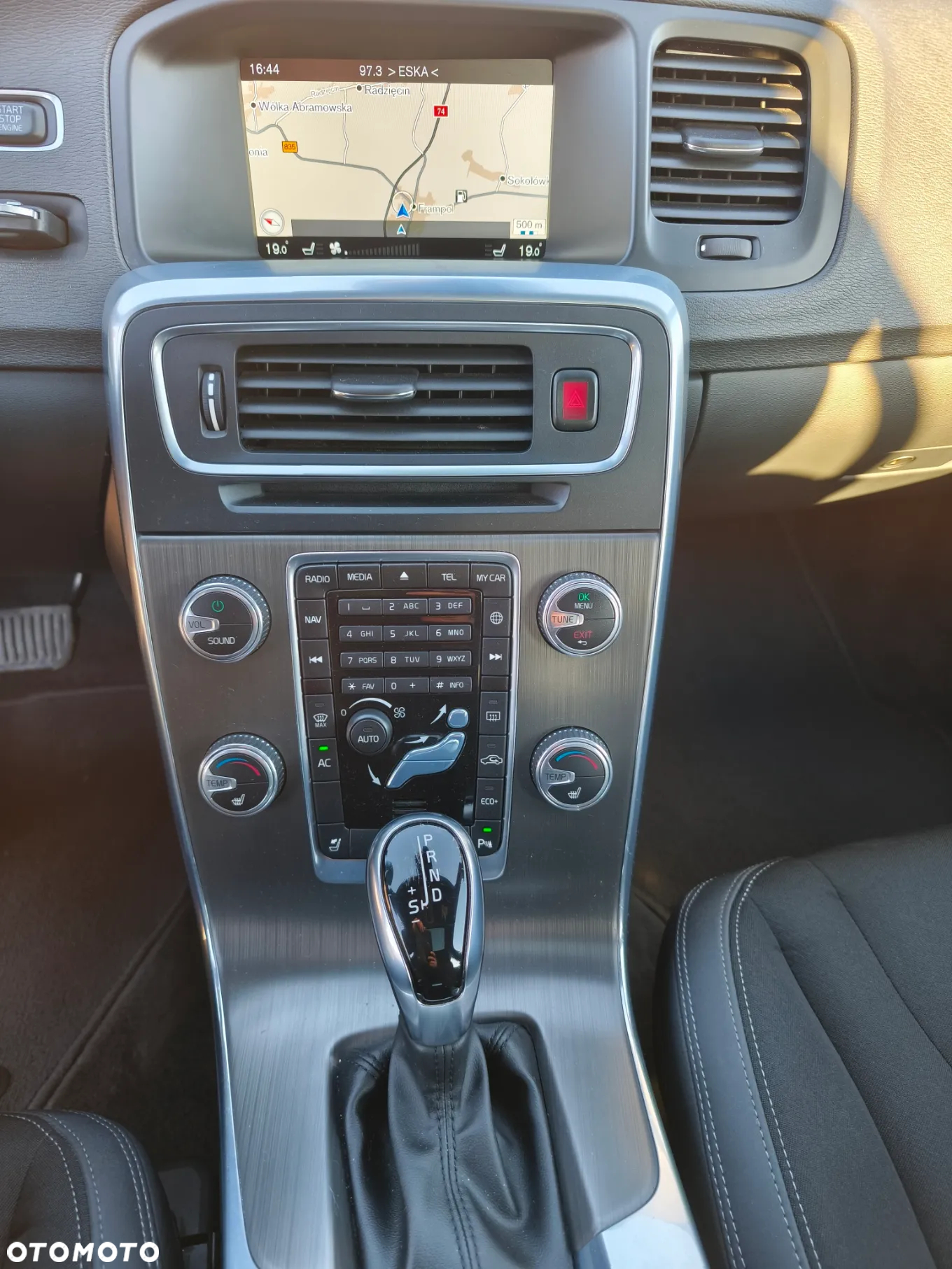 Volvo V60 D4 Drive-E Momentum - 19