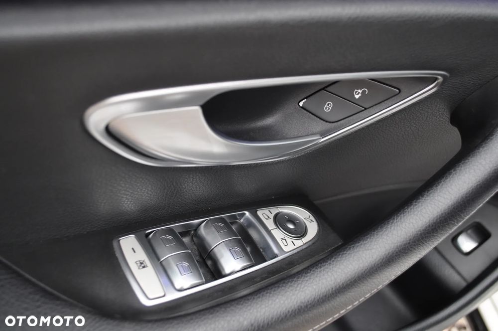 Mercedes-Benz Klasa E 220 d T 9G-TRONIC Exclusive - 18