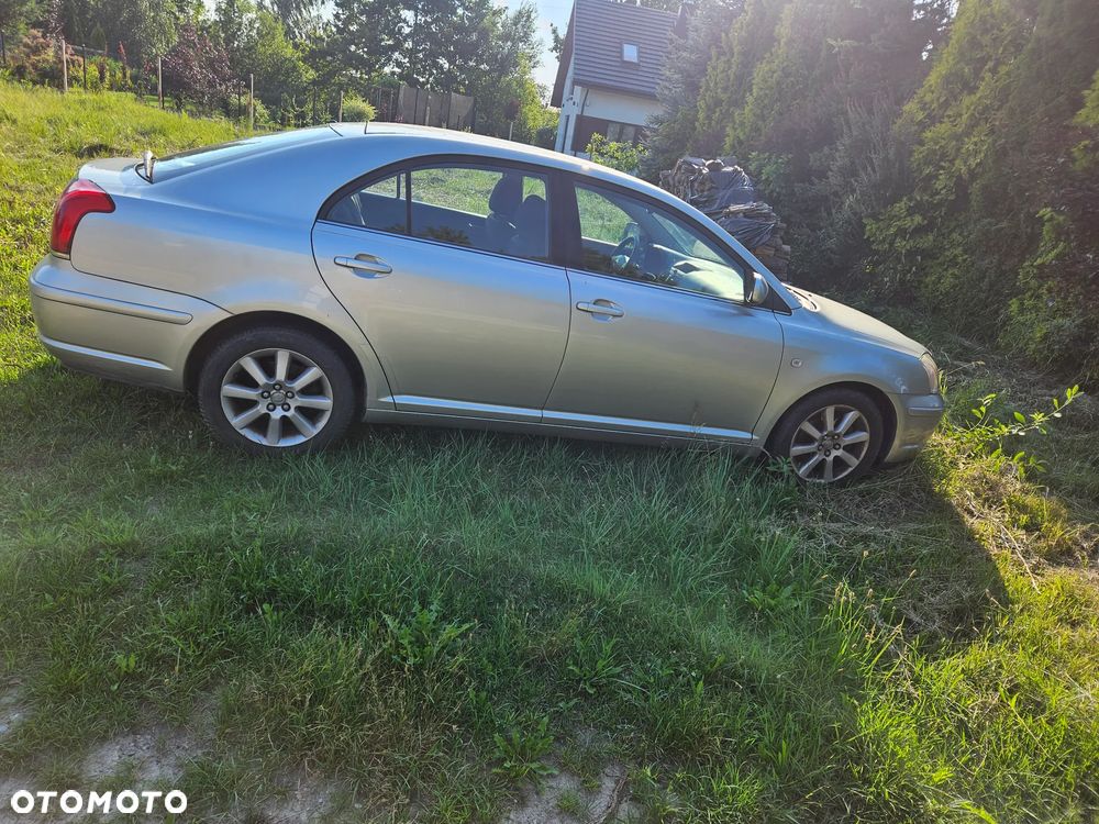 Toyota Avensis 1.8 VVT-i Sol - 2