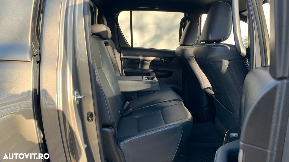 Toyota Hilux 2.8D 204CP 4x4 Double Cab AT Invincible Color Edition - 24