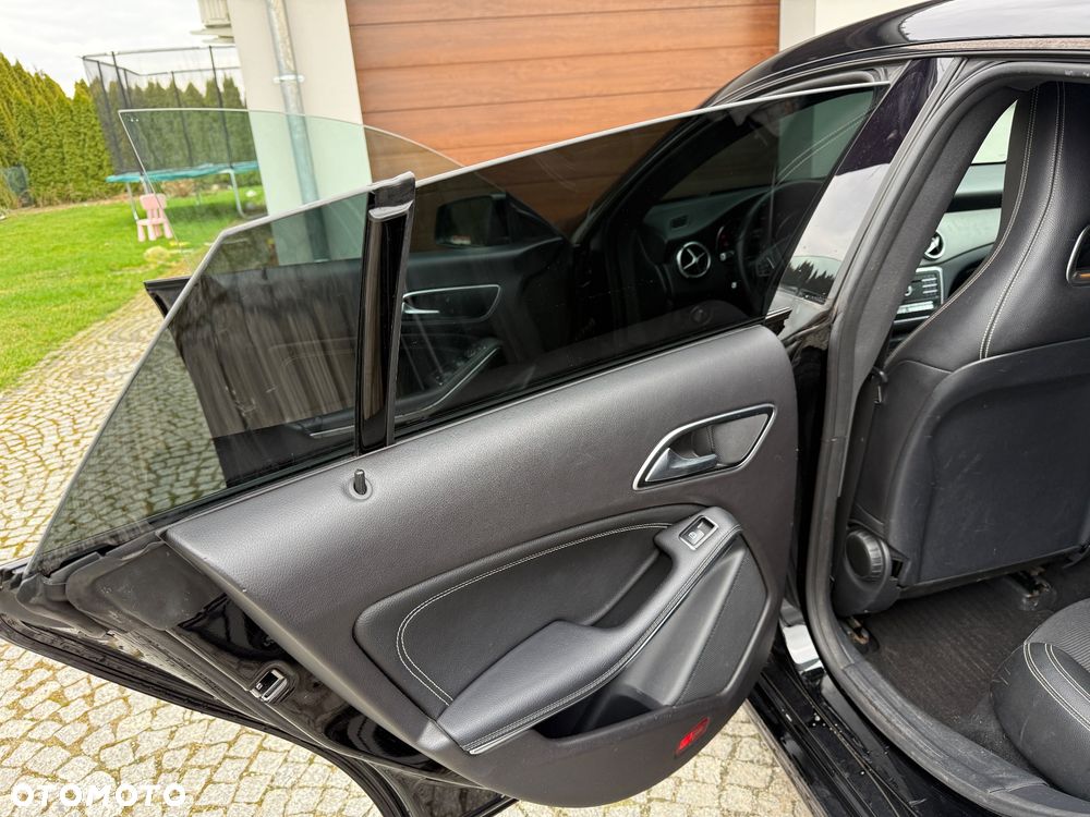 Mercedes-Benz CLA - 25